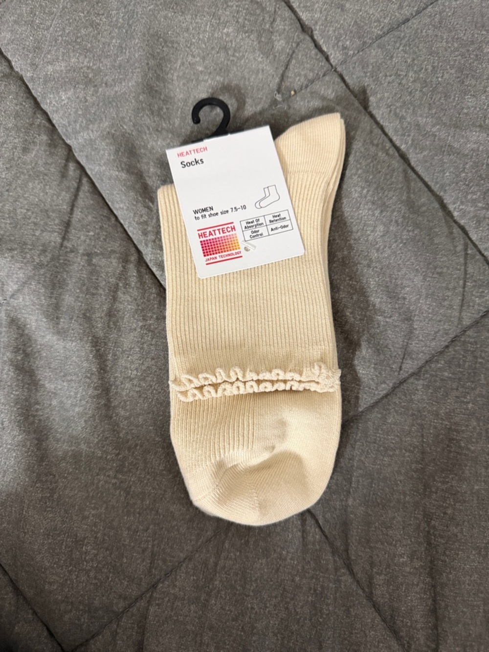 Uniqlo Cream Frill Ankle Socks